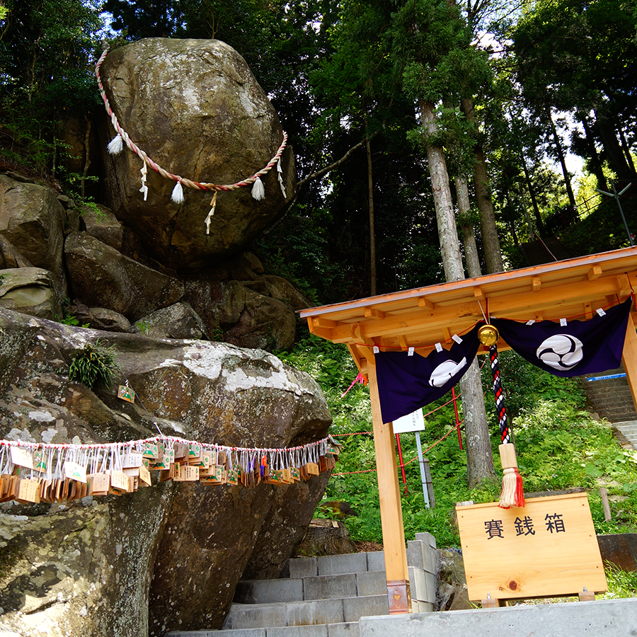 釣石神社は落ちない神様！