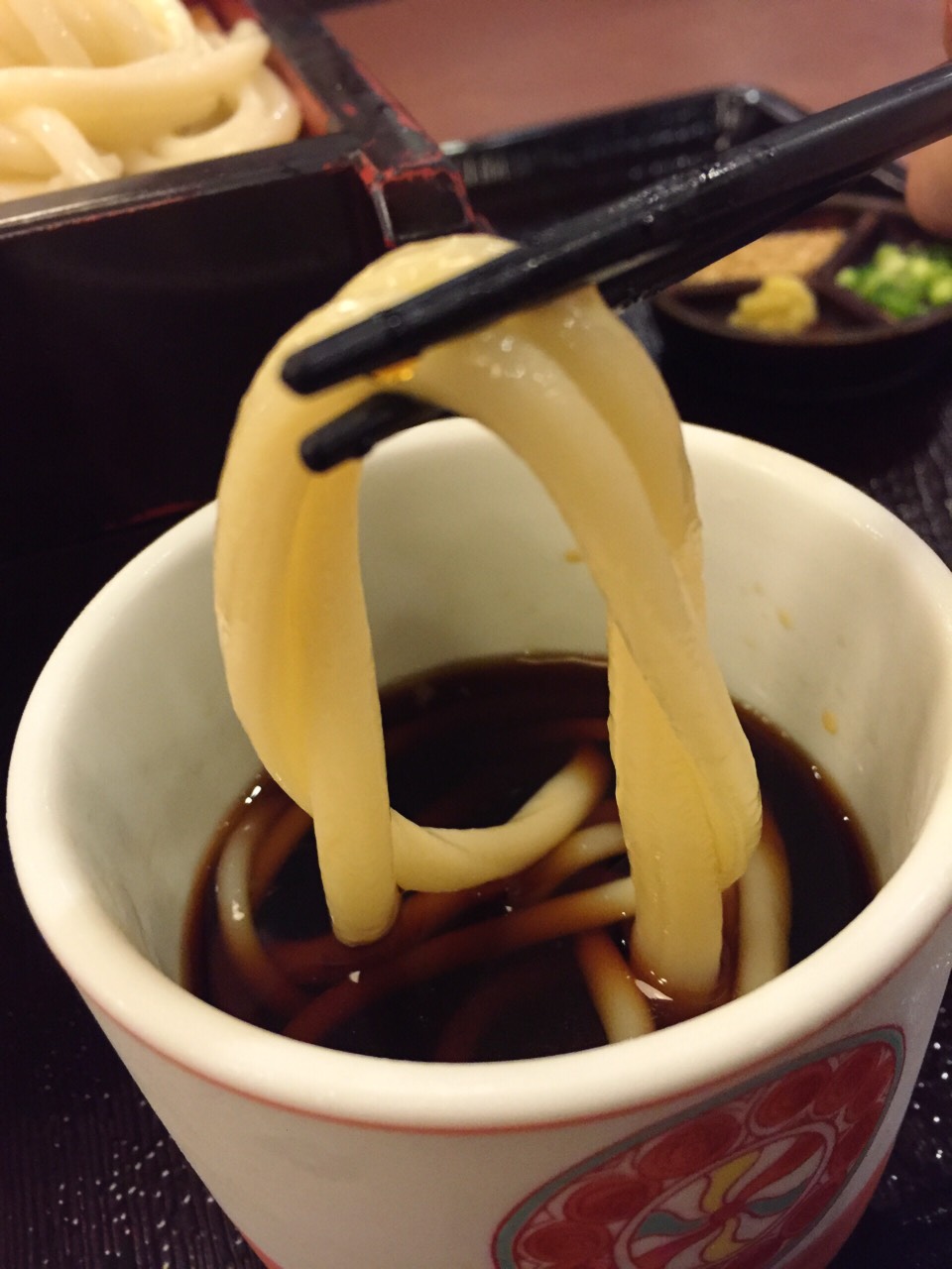 ร้านชื่อดังของคนท้องถิ่น！「手延べうどん　むぎの里」(Tenobe-udon Muginosato)