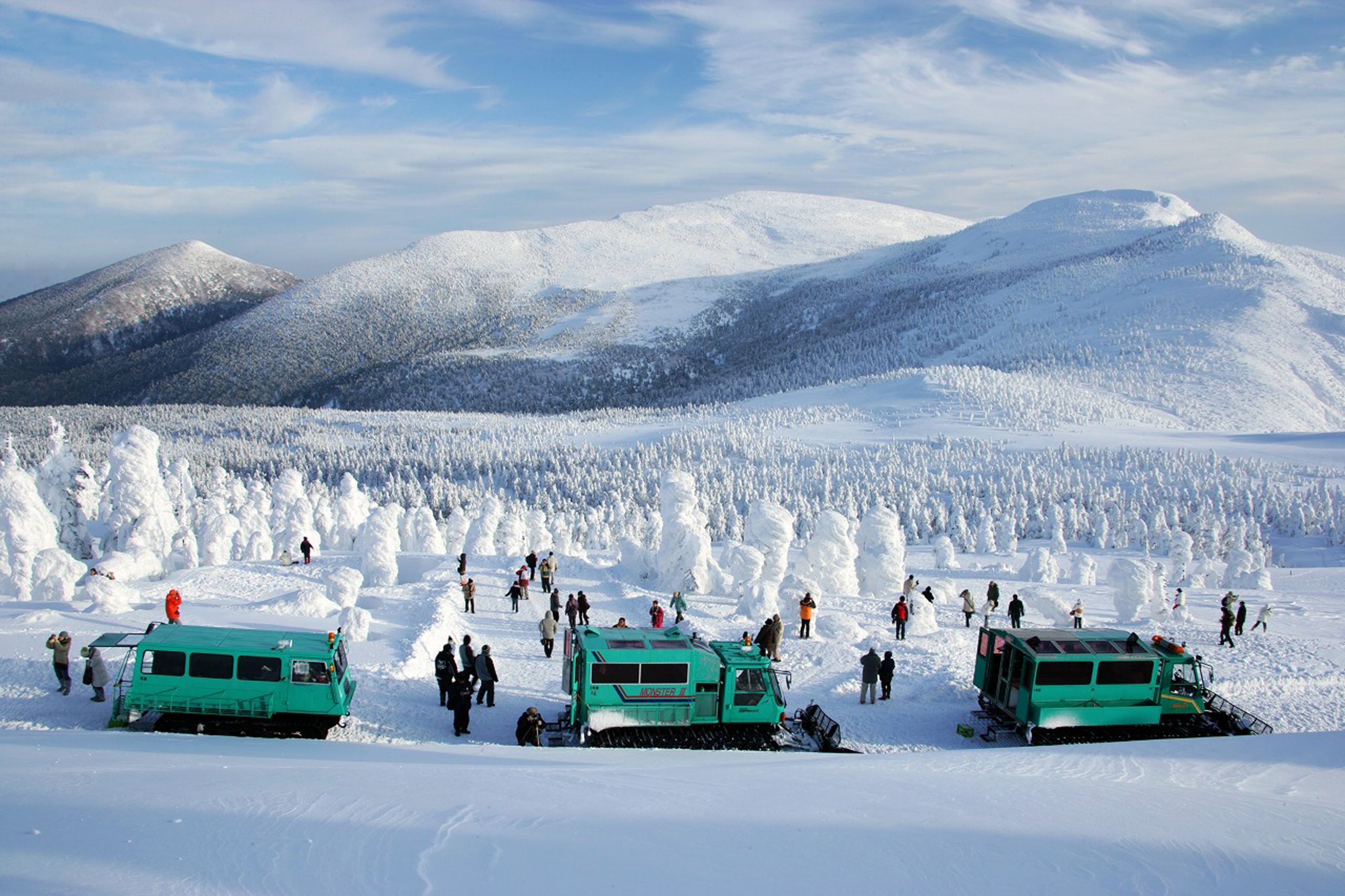 可與家人一同享受，於冬天時搭乘雪上車欣賞樹冰（宮城）的2天1夜推薦行程