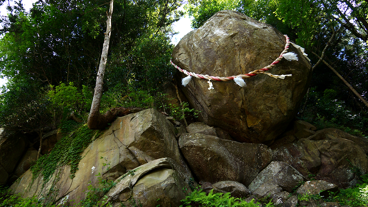 釣り石神社1