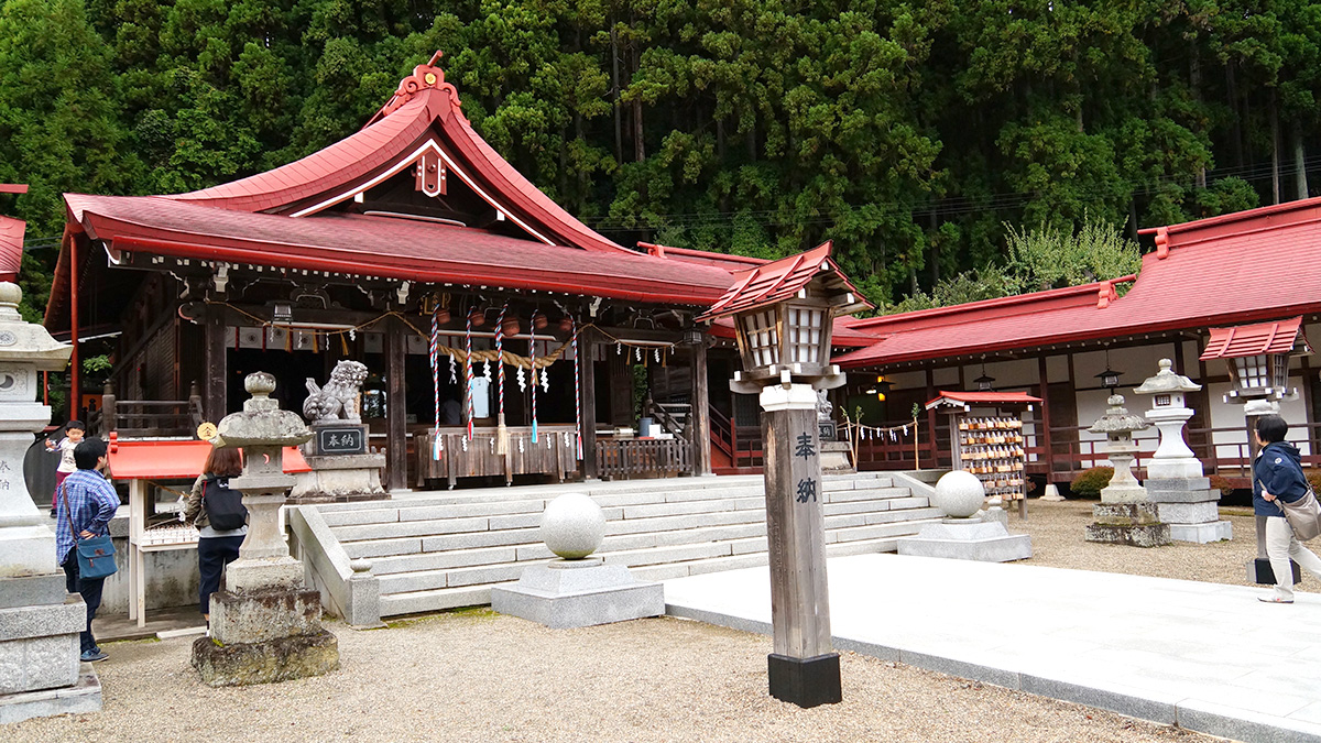 蛇紋石のパワースポット「金蛇水神社」で商売繁盛祈願！ | tohoku365